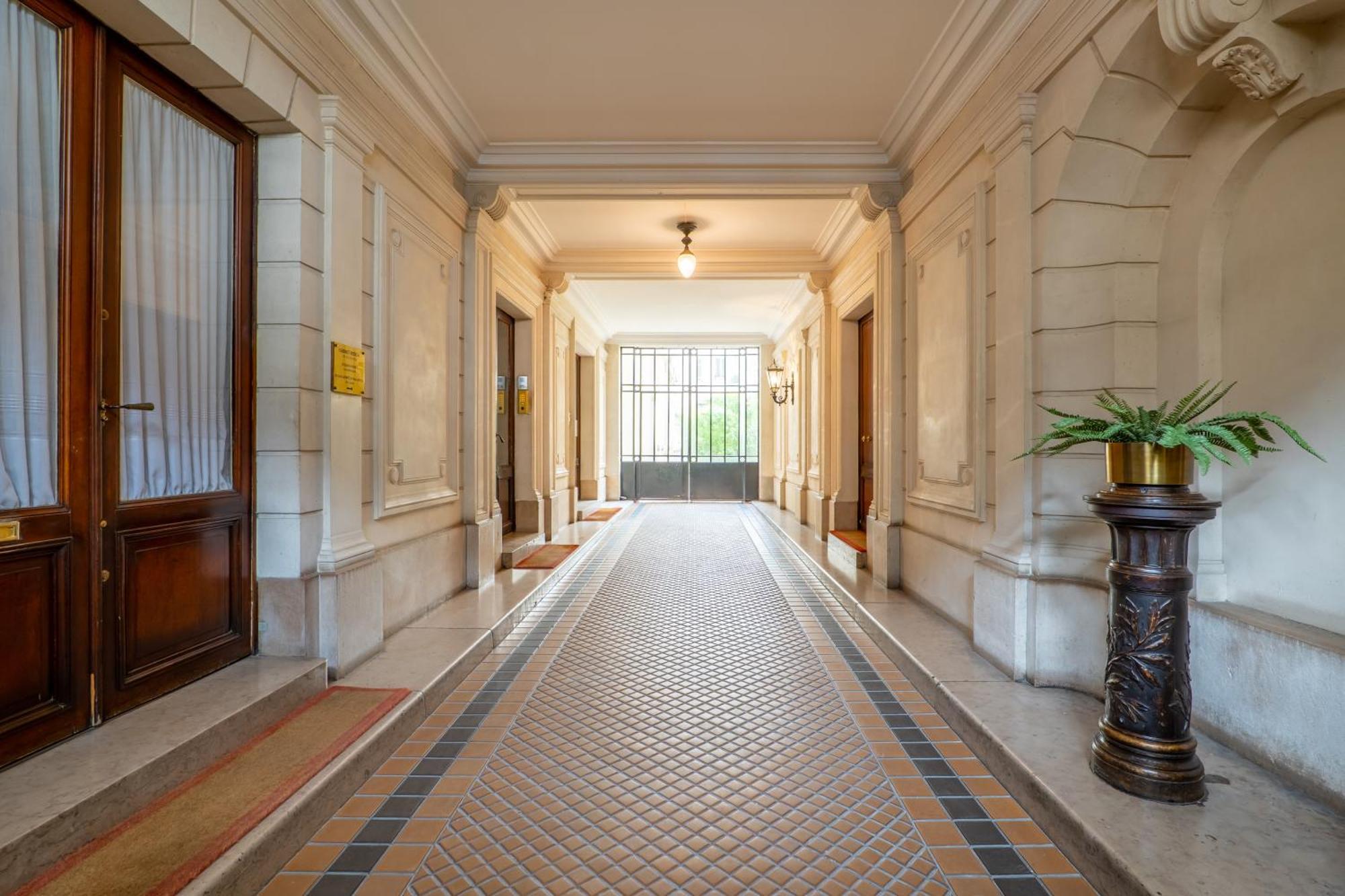 Appartement Veeve - Postcards From The Eiffel Tower Parijs